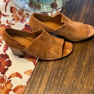 ✨Gently Worn ✨ Franco Sarto Peep Toe Booties